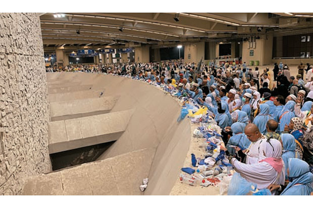 Hari Ini Prosesi Haji Berakhir, Jamaah Tinggalkan Mekkah