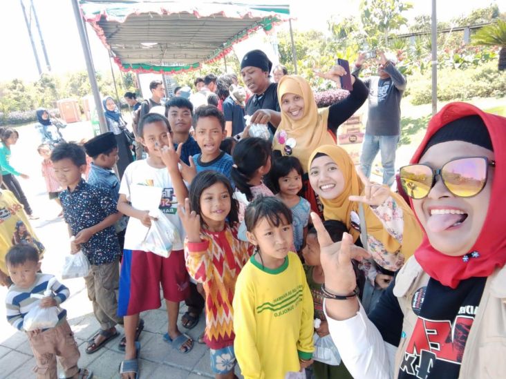 Surabaya Berbagi Rayakan Kemerdekaan Bersama Kaum Dhuafa