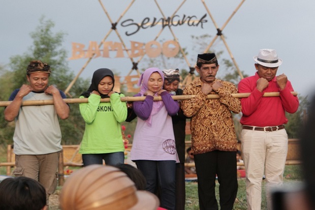 Mahasiswa UMM Bersama Warga Hadirkan Semarak Bamboo Mewek Park