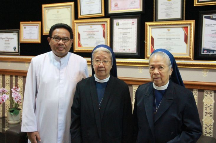 Dua Biarawati Asal Filipina Ikrar Janji Setia Kepada NKRI