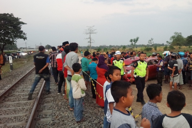 Datsun Tertabrak Kereta Api di Jombang, 4 Penumpang Tewas