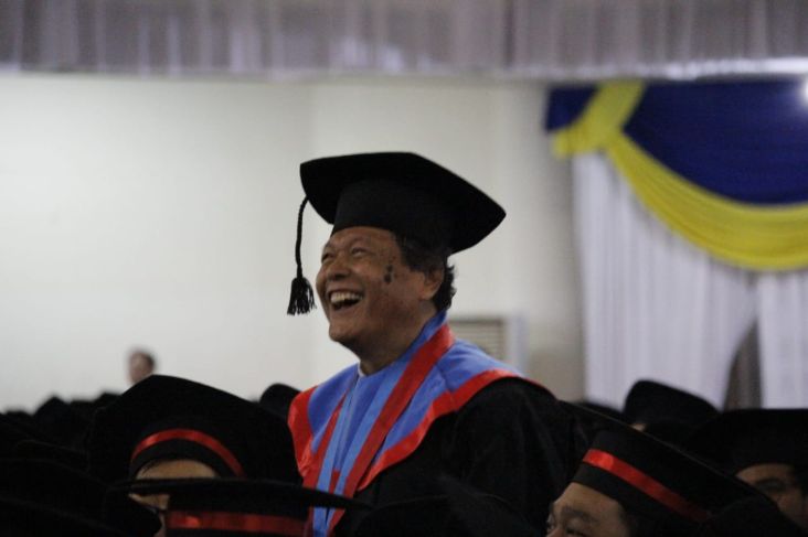 Lulus S-2 di ITS Usia 71 Tahun, Gondo Tetap Yakin Ilmunya Bermanfaat