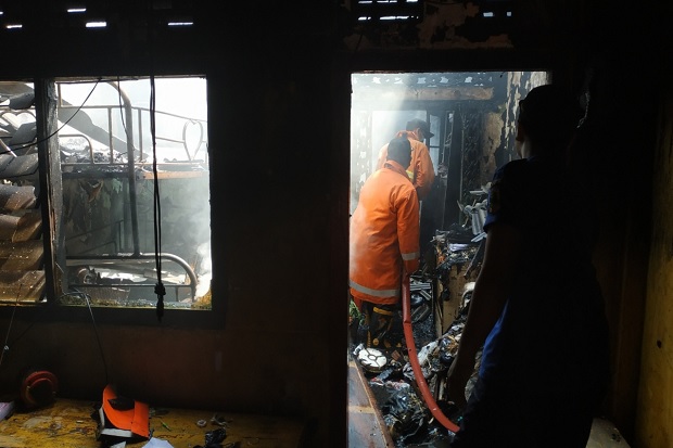 Rumah di Kawasan Padat Penduduk Kota Mojokerto Ludes Terbakar
