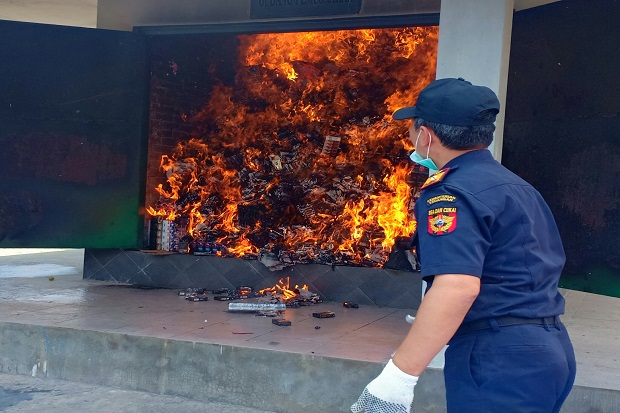 Bea Cukai Blitar Musnahkan Barang Senilai Setengah Miliar Rupiah