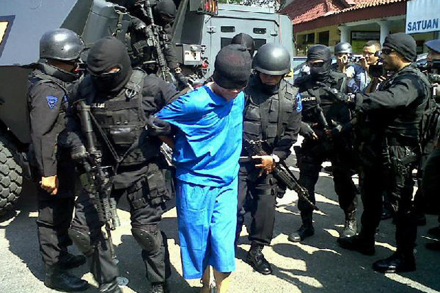 Amankan Terduga Teroris di Cirebon, Densus 88 Temukan Buku Jihad dan Sajam