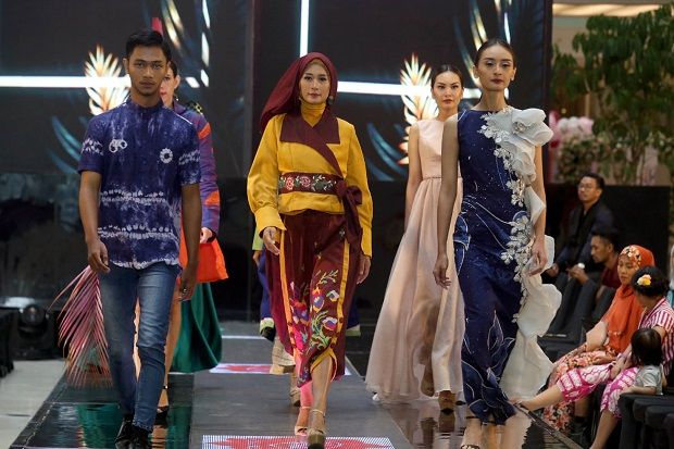 Pesan Kemanusiaan dalam Surabaya Fashion Week 2019