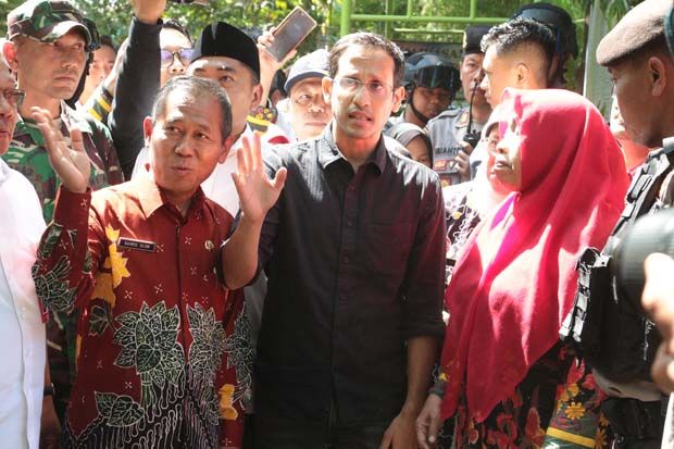 Tinjau Reruntuhan SD Negeri Gentong, Mendikbud Nadiem Geram
