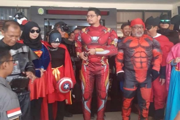 Trauma Healing ala Superhero, Ning Fitri Puji Wali Kota Pasuruan