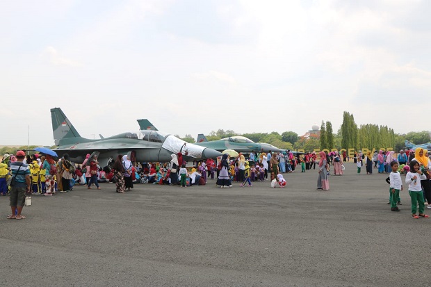 Anak-anak Banjiri Calon Pangkalan Sukhoi SU-35, Ada Apa?