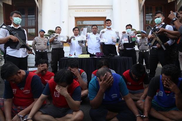 Polrestabes Surabaya Bongkar Pengedar Narkoba, Sita 1,3 Kg Sabu