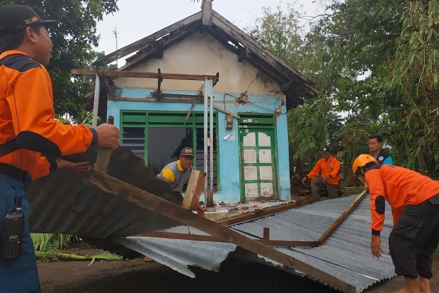 Puting Beliung Rusak Rumah Warga di Jombang