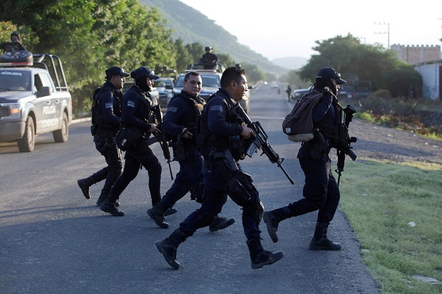 Belasan Tewas Saat Polisi Meksiko Menyerbu Kartel Narkoba