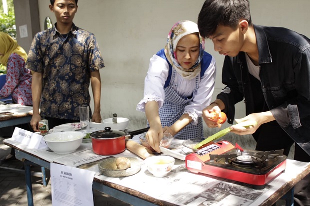 Serunya Mahasiswa Asing Memasak Makanan Khas Negaranya di ITS