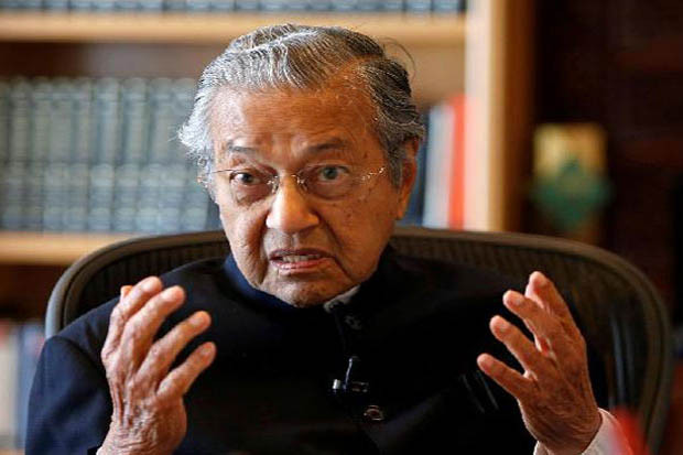 Mahathir Janji Serahkan Kekuasaan ke Anwar Usai KTT APEC