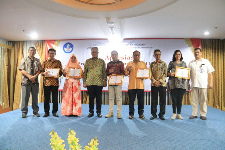 STIE Perbanas Surabaya Raih Apresiasi PT Asuh Terbaik 2019