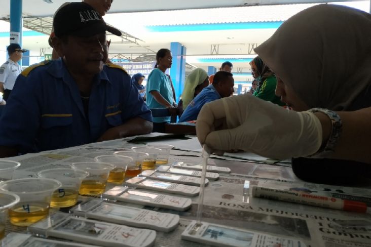 Sopir Dites Urine, Ratusan Armada Bus Jalani Uji Kelaikan