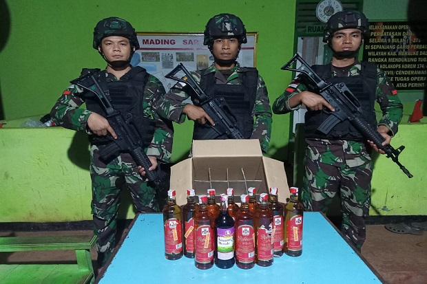 Jelang Natal, 11 Botol Miras Disita di Perbatasan Papua