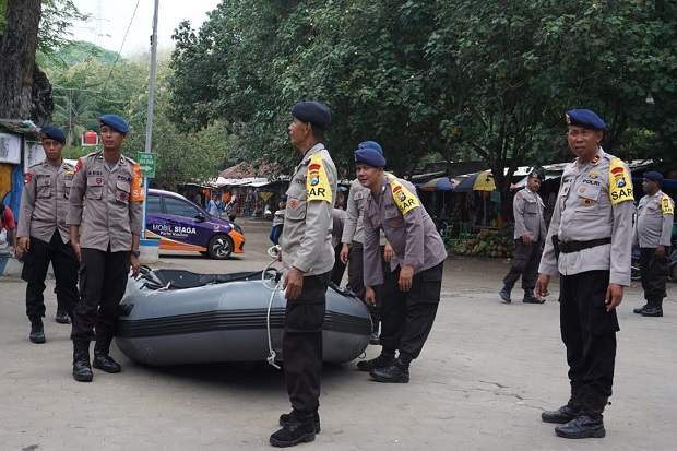 Batalyon B Pelopor Brimob Polda Jatim Jaga Keamanan Wisata Bahari