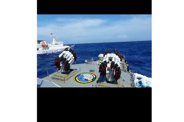 KRI Tjiptadi Usir Kapal Coast Guard China di ZEE Indonesia