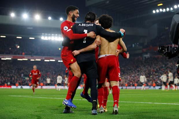 Bantai Setan Merah 2-0, Liverpool Menatap Gelar Juara