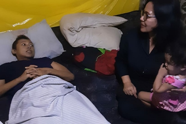 Empat Anak Rawat Ibunya yang Menderita Kanker Stadium Akhir