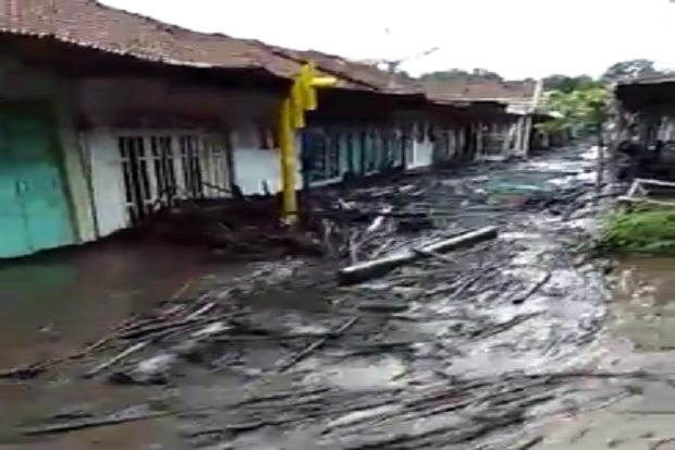 Hutan Gundul, Banjir Bandang Terjang Lereng Ijen di Bondowoso