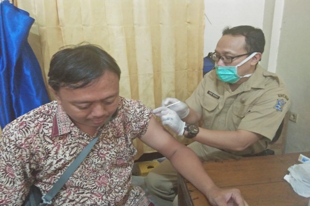 Para Jurnalis di Pemkot Surabaya Diberi Vaksin, Ada Apa?