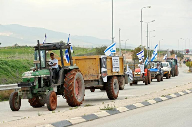 Pemukim Israel Kendarai Traktor Tuntut Pencaplokan Lembah Yordan