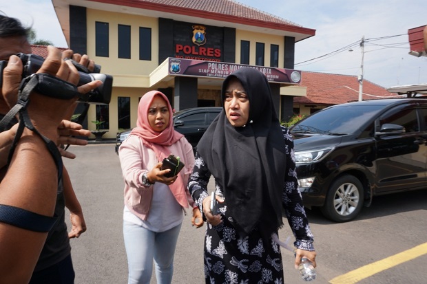 Ikhfina Fahmawati, Istri Mantan Bupati Mojokerto Diperiksa KPK