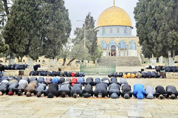 Palestina Larang Warga Salat di Masjid untuk Cegah Corona