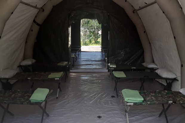 Pasukan Yonkes 2 Divif 2 Kostrad Siagakan Tenda Isolasi Corona