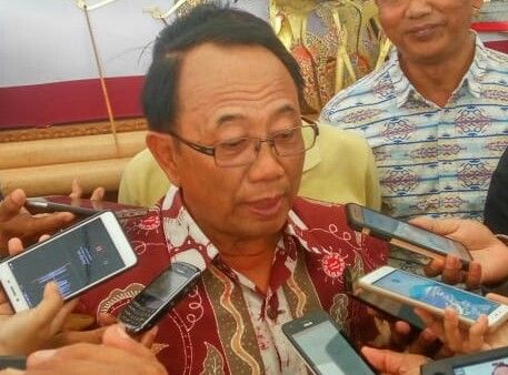 Steril Hajat Pernikahan, Bupati Blitar Ganti Pikirkan Dampak Ekonomi Corona