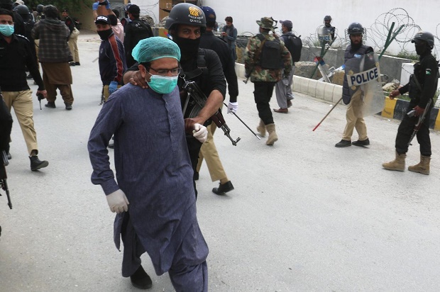 Di Tengah Wabah Corona, Dokter di Pakistan Bentrok dengan Polisi