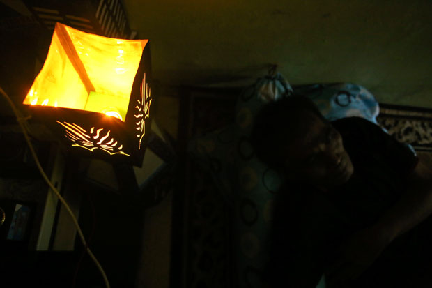 Cerita Foto: Produksi Lampu Tidur dari Kertas Daur Ulang
