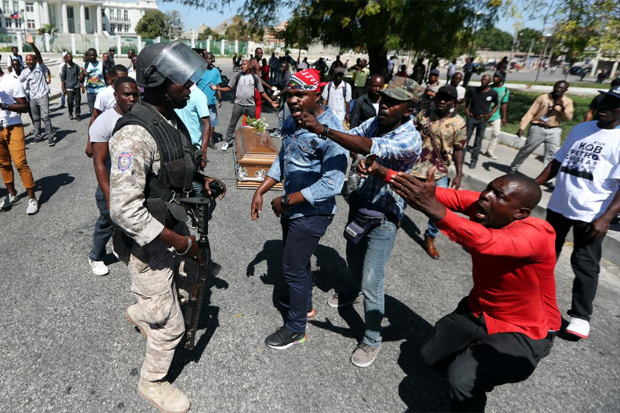 Bubarkan Ratusan Demonstran, Polisi Haiti Tembakkan Peluru Karet