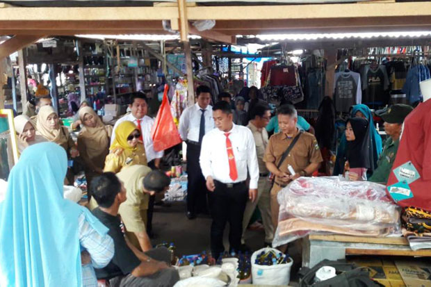 Sidak Pasar di Luwu, Dinas Perdagangan Gandeng TNI dan Polri