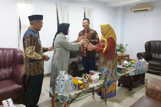 Momen Idul Fitri, Mantan Wali Kota Makassar Kunjungi Pejabat