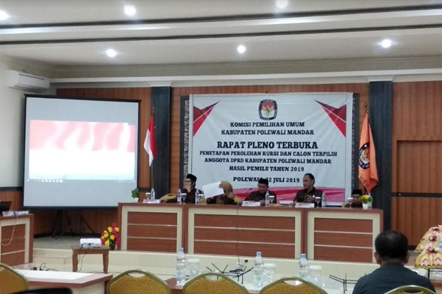 KPU Polman Tetapkan 45 Anggota DPRD Terpilih Periode 2019-2024