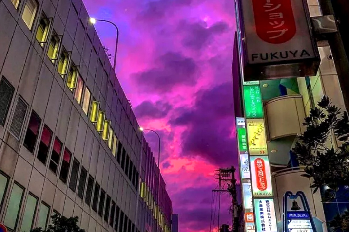 Viral! Langit Jepang Berwarna Pink Sebelum Dilanda Topan Hagibis