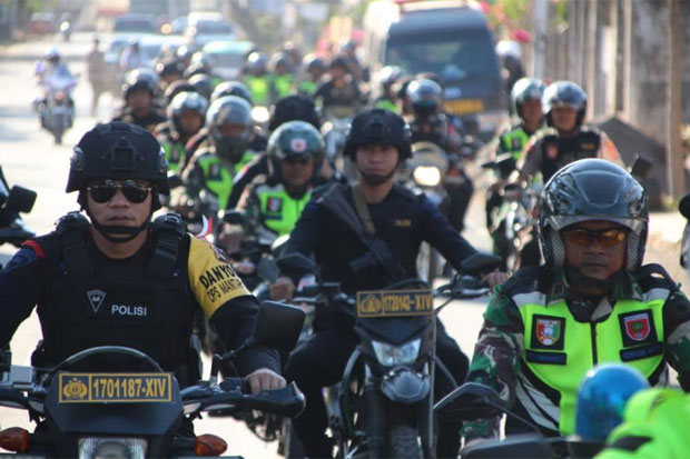 Patroli TNI-Polri Bersenjata Lengkap Sisir Kabupaten Bone