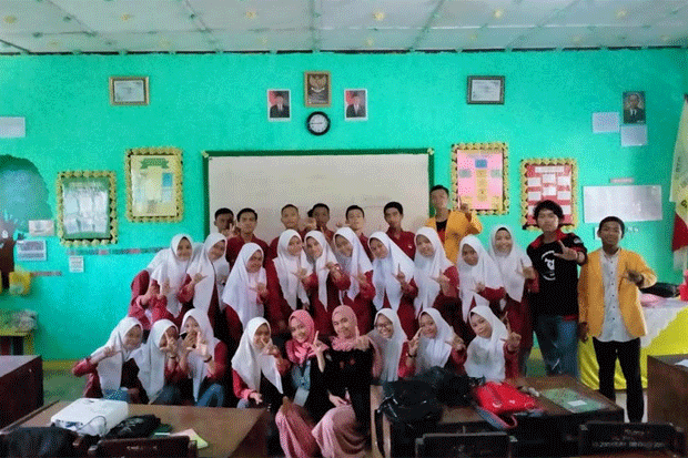 Mahasiswa UNM Ajak Pelajar Pangkep Mencintai Bahasa Indonesia