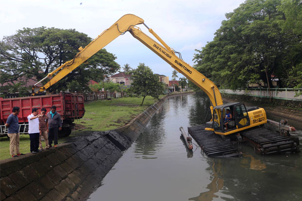 Atasi Banjir, Pemkot Makassar Beli 3 Ekskavator