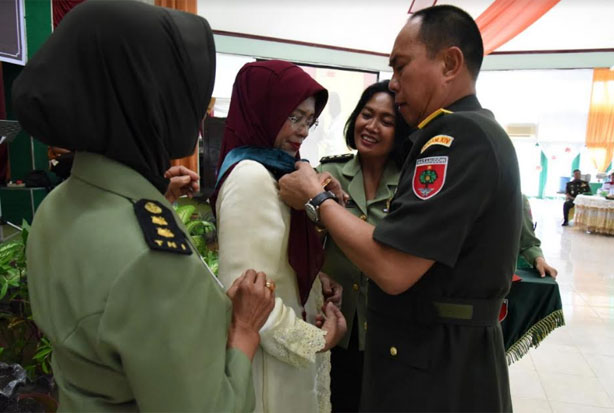 Istri Pangdam XIV Hasanuddin Jadi Ibu Asuh Tentara Wanita