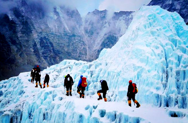 Khawatir Corona, Nepal Tutup Pendakian ke Gunung Everest