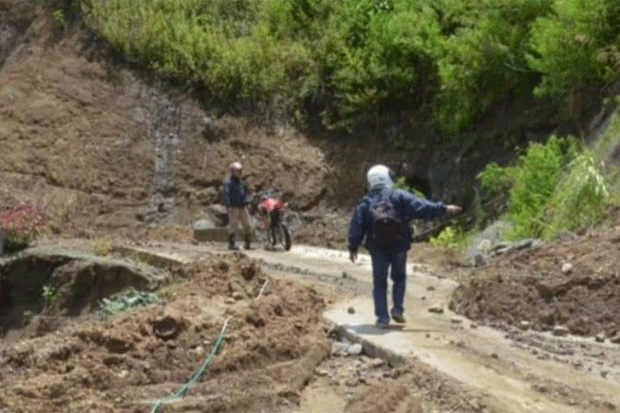 Jalan Poros Kecamatan Mappak-Simbuang di Tana Toraja Butuh Perbaikan