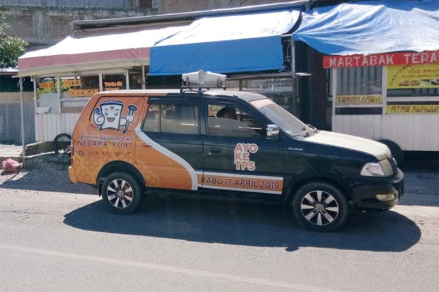 Mobil Operasional KPU Parepare Keliling Imbau Warga Waspada Corona
