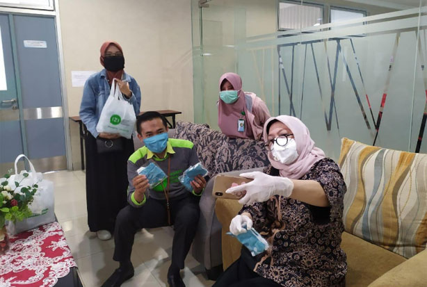 IZI Sulawesi Selatan Salurkan 250 Masker Kain untuk RS Unhas