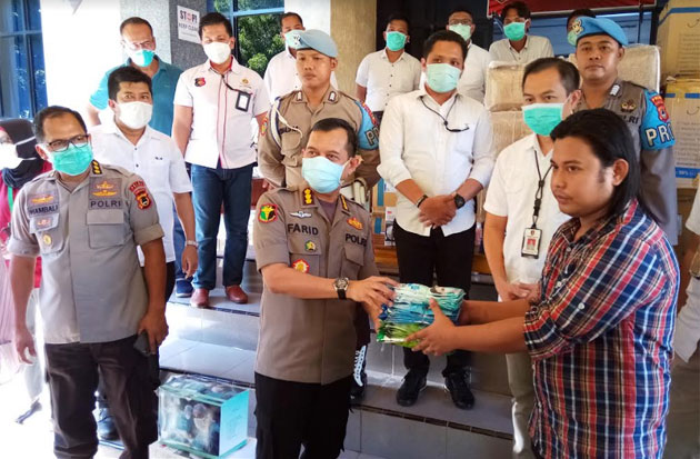 50.000 Masker Sitaan Polda Sulsel Dihibahkan ke RS Rujukan Corona