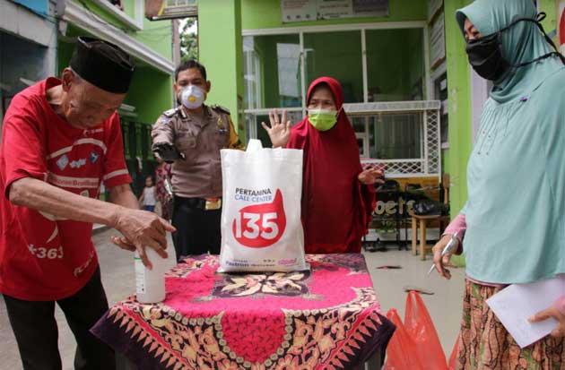 Pertamina Bantu Warga Makassar yang Kena Dampak Ekonomi Covid-19
