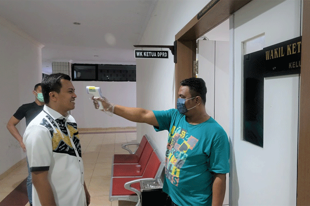 Wakil Ketua DPRD Makassar Inisiatif Siapkan Alat Pendeteksi Suhu Tubuh